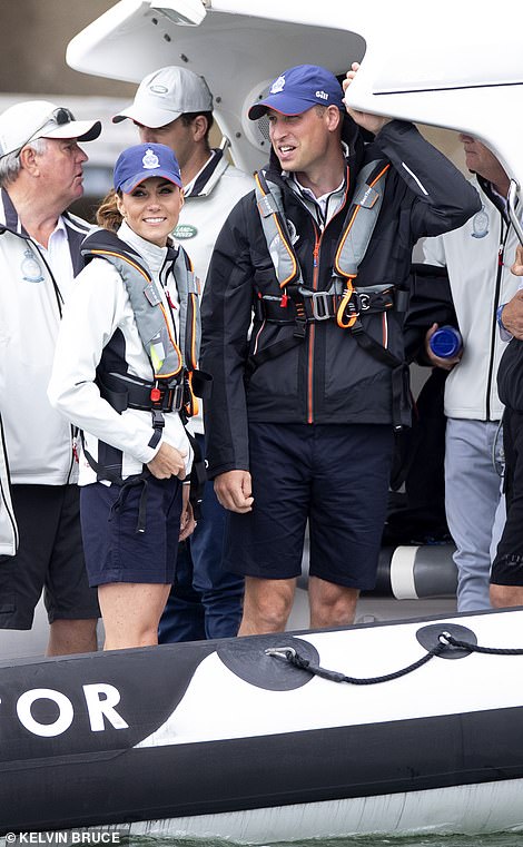 Herzogin von Cambridge und Prinz William tragen TeamO-Rettungswesten