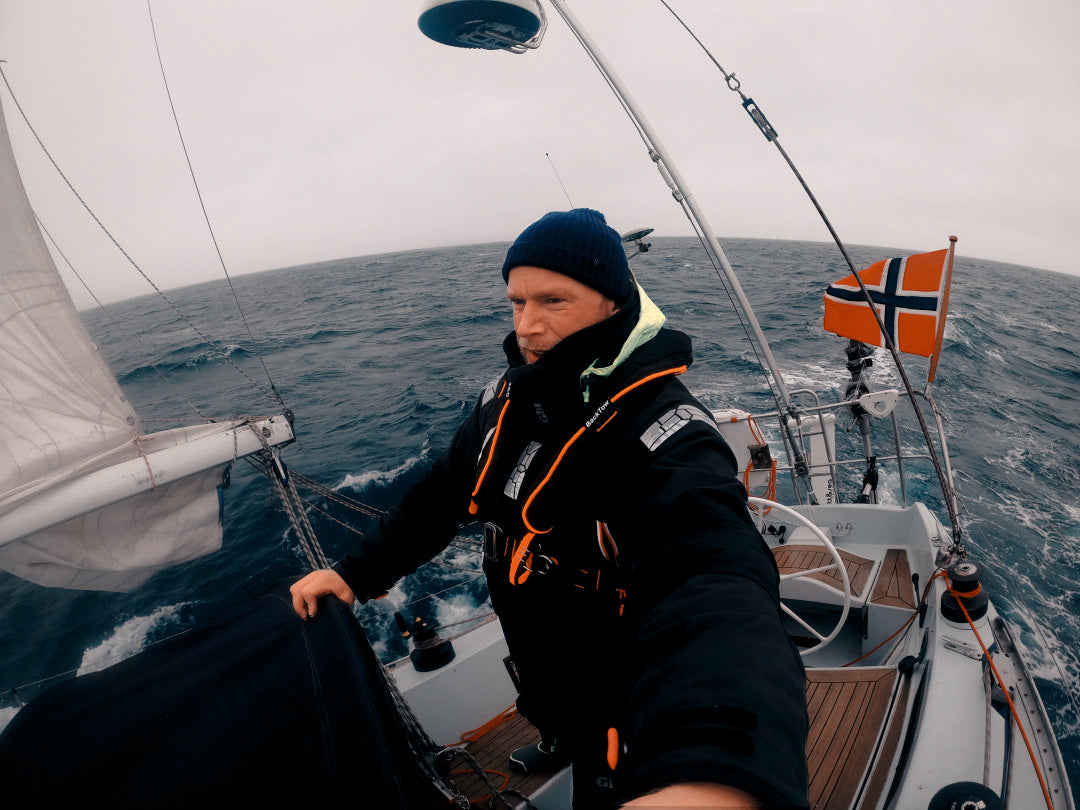 Home of the Backtow Lifejacket and Deckharness teamomarine
